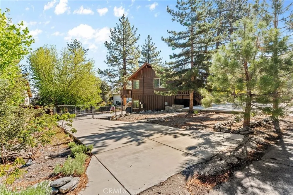 5243 Desert View Wrightwood, CA 92397