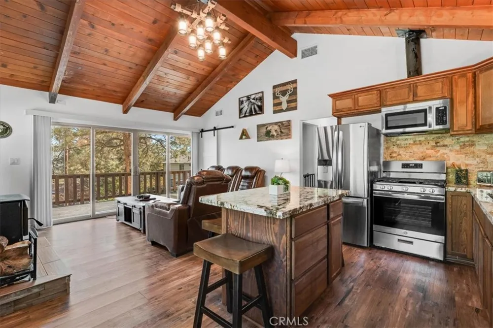 5243 Desert View Wrightwood, CA 92397