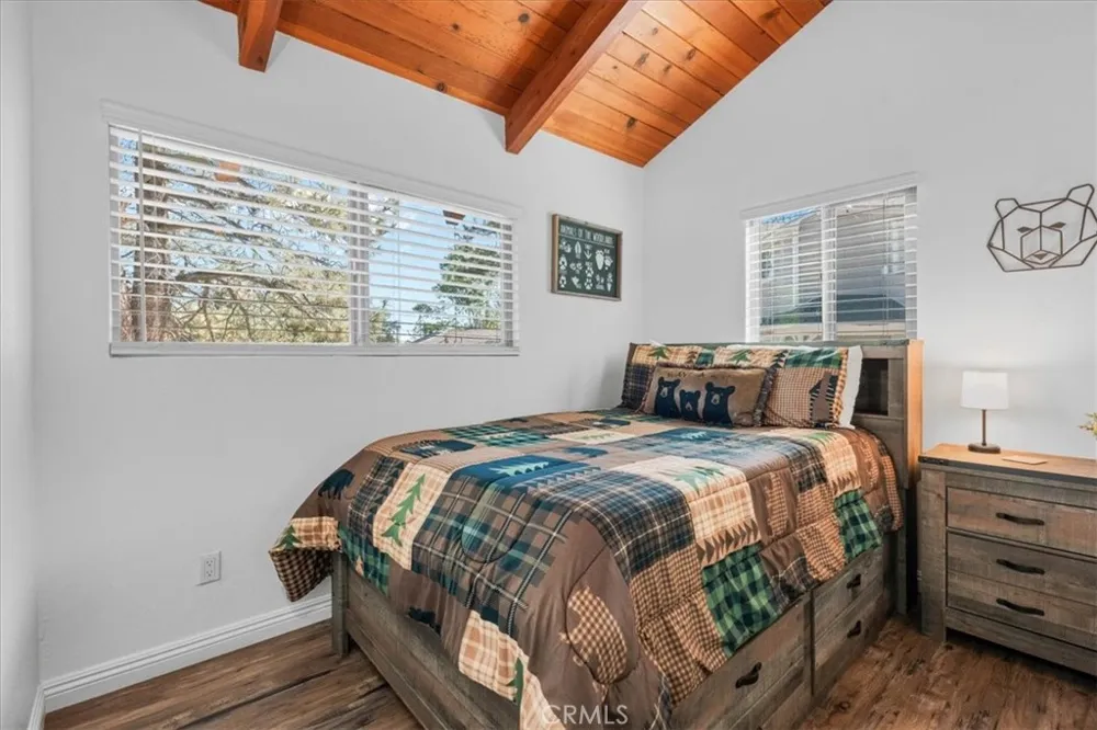 5243 Desert View Wrightwood, CA 92397