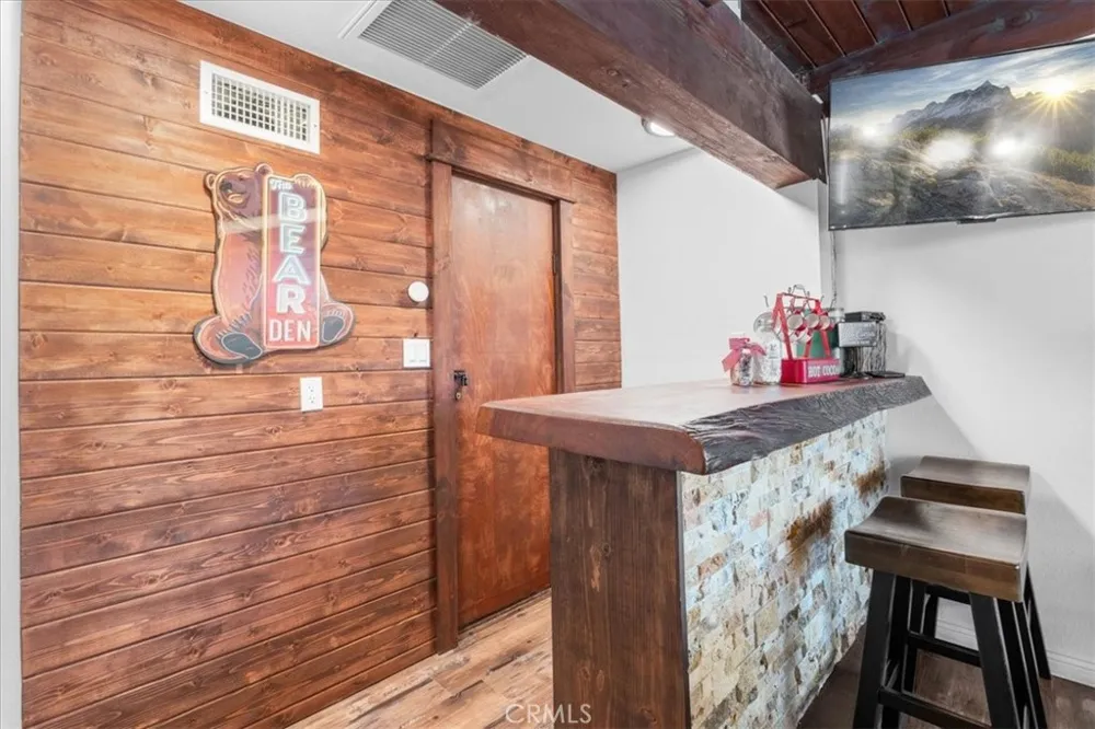 5243 Desert View Wrightwood, CA 92397