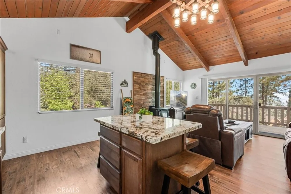 5243 Desert View Wrightwood, CA 92397