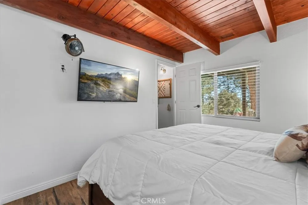 5243 Desert View Wrightwood, CA 92397