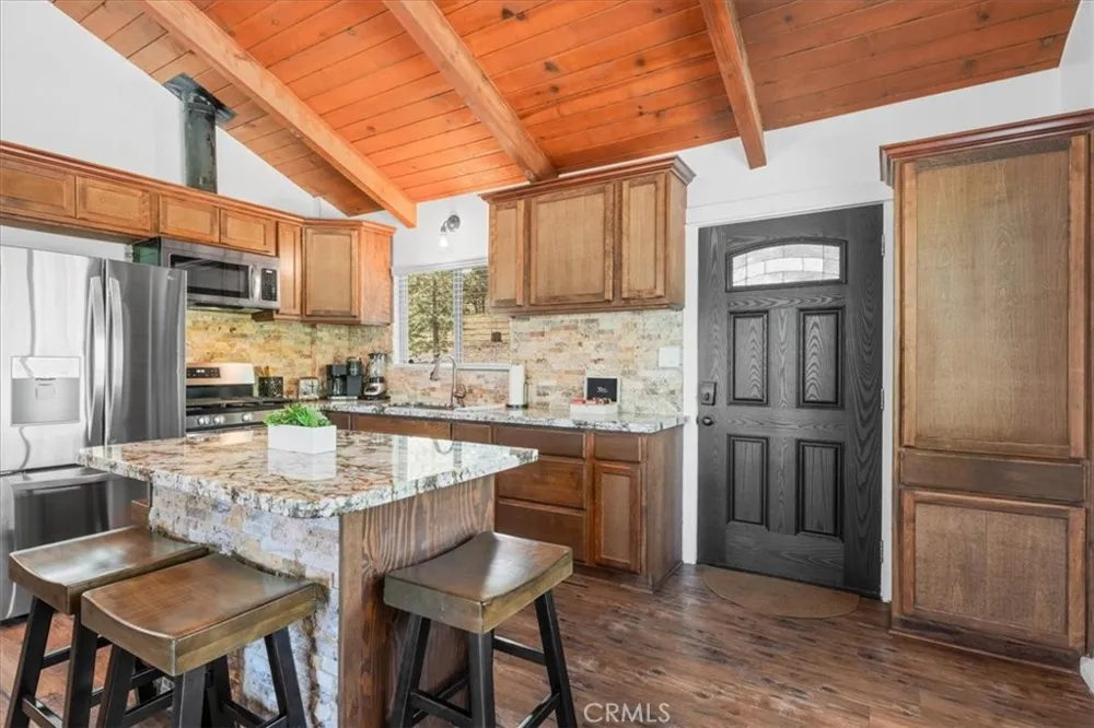 5243 Desert View Wrightwood, CA 92397