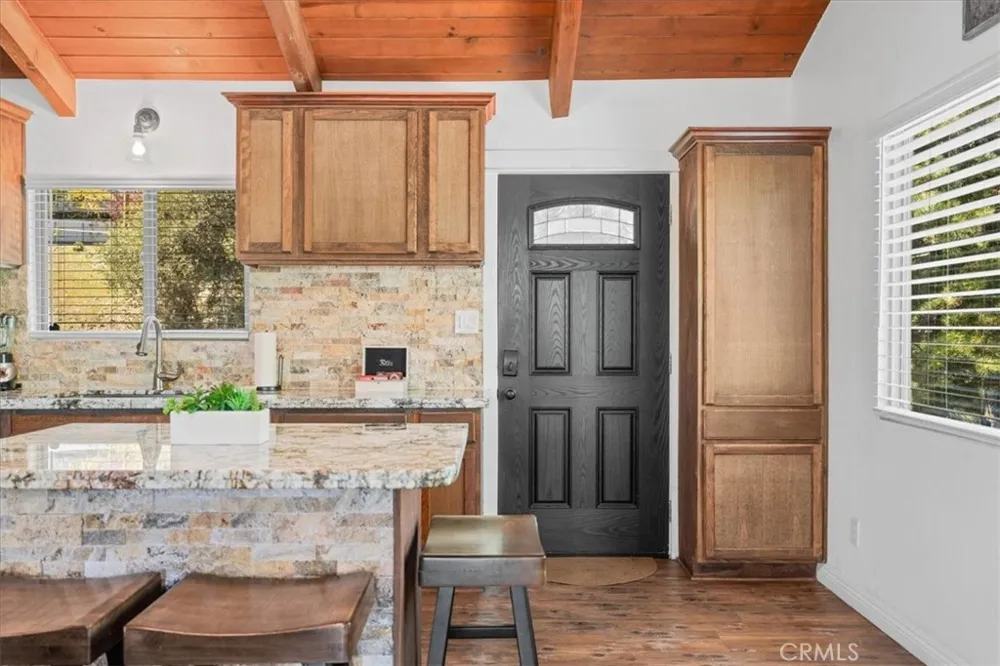 5243 Desert View Wrightwood, CA 92397