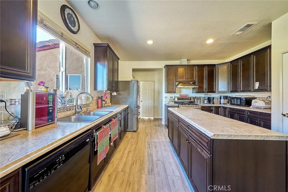 43521 Blossom Lancaster, CA 93536