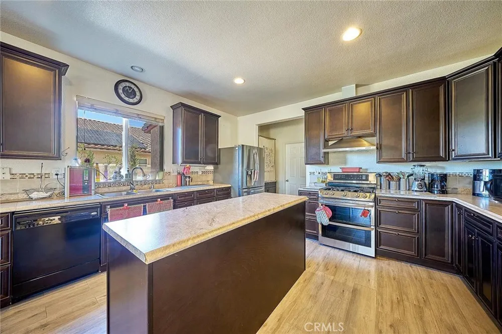 43521 Blossom Lancaster, CA 93536