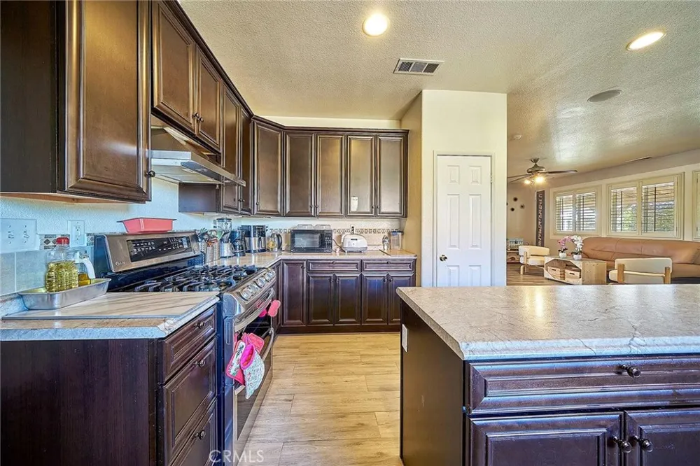 43521 Blossom Lancaster, CA 93536