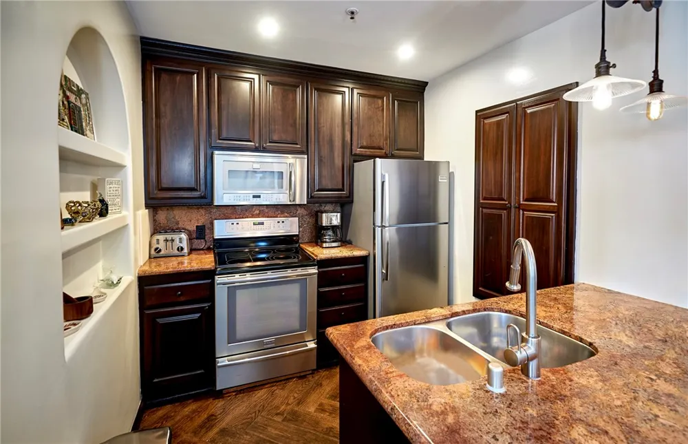27 Camino De Flores Avalon, CA 90704