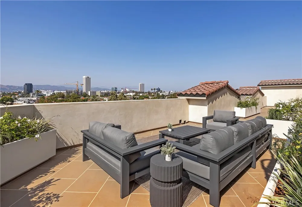 1303 S Orange Grove Avenue #601 Los Angeles, CA 90019