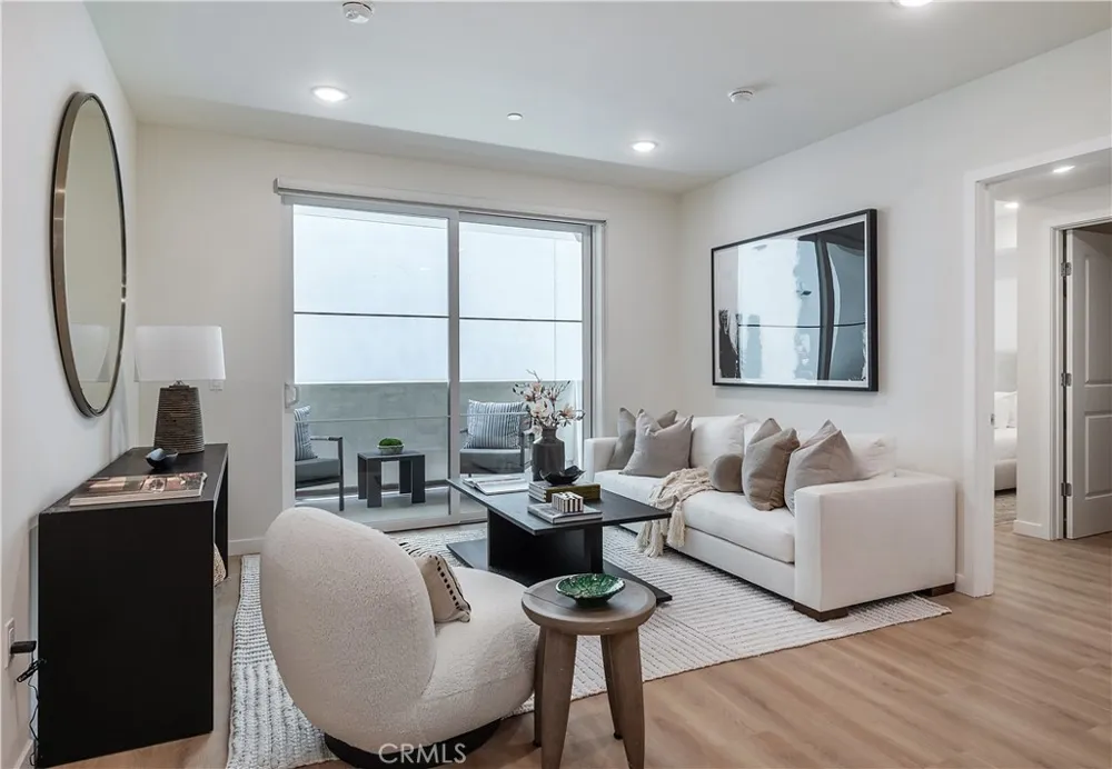 1303 S Orange Grove Avenue #601 Los Angeles, CA 90019