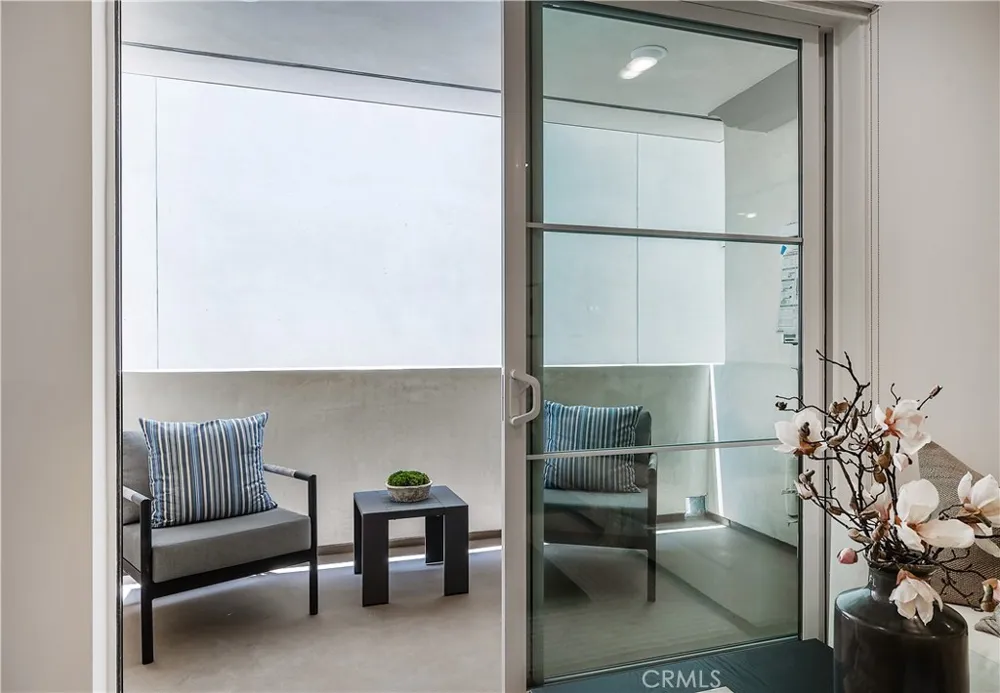1303 S Orange Grove Avenue #601 Los Angeles, CA 90019