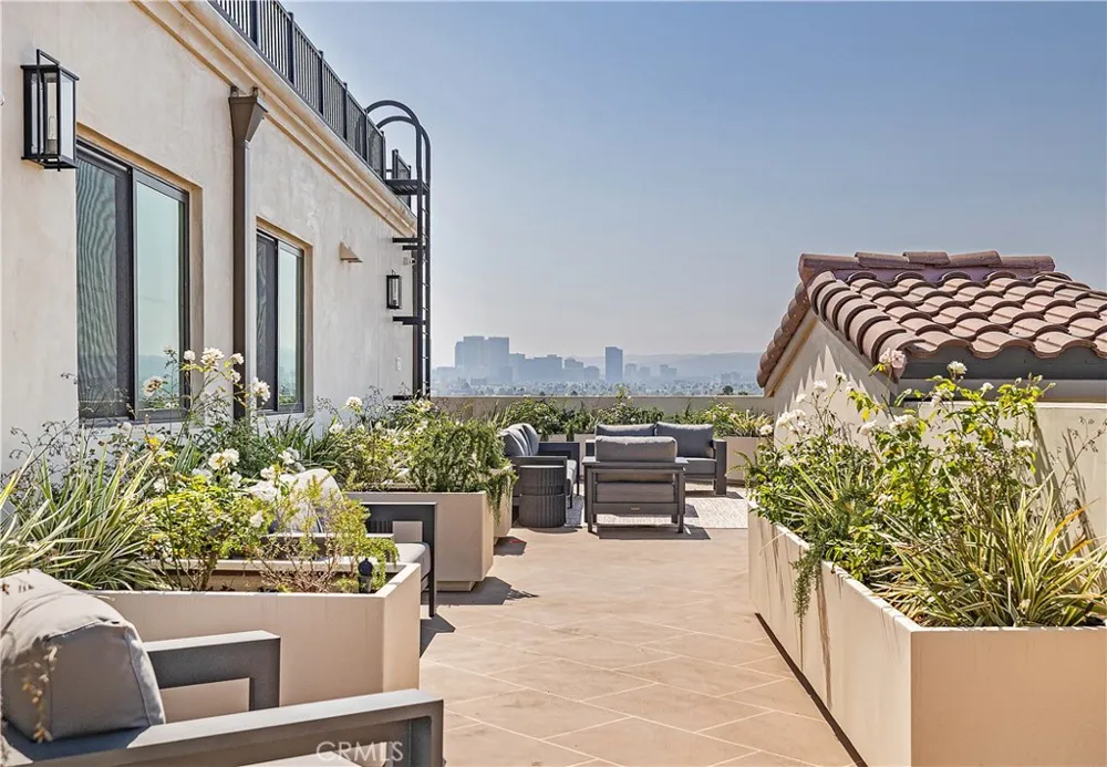 1303 S Orange Grove Avenue #601 Los Angeles, CA 90019