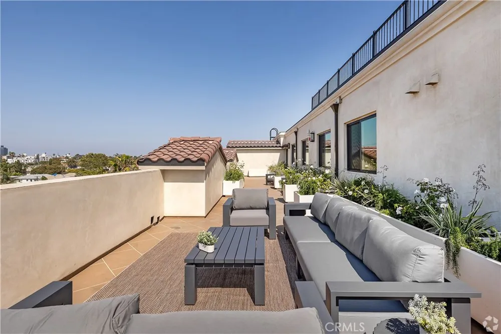 1303 S Orange Grove Avenue #601 Los Angeles, CA 90019