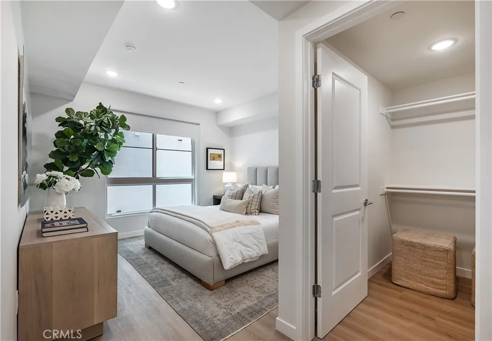 1303 S Orange Grove Avenue #601 Los Angeles, CA 90019