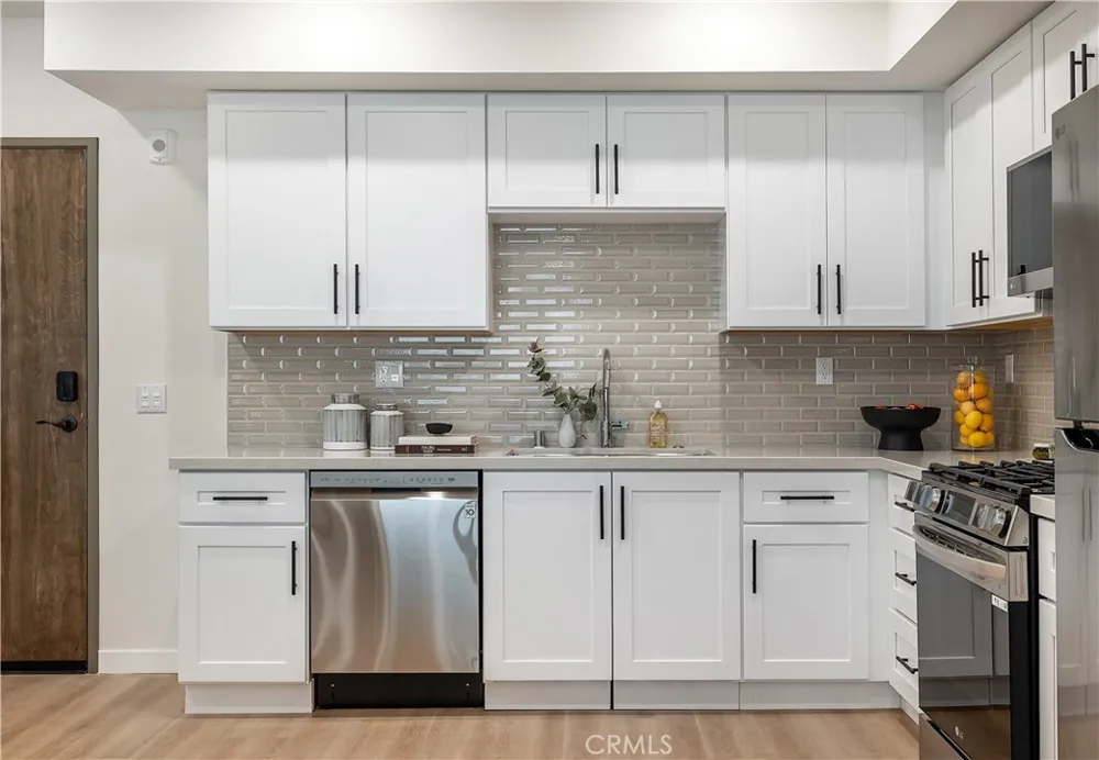 1303 S Orange Grove Avenue #601 Los Angeles, CA 90019