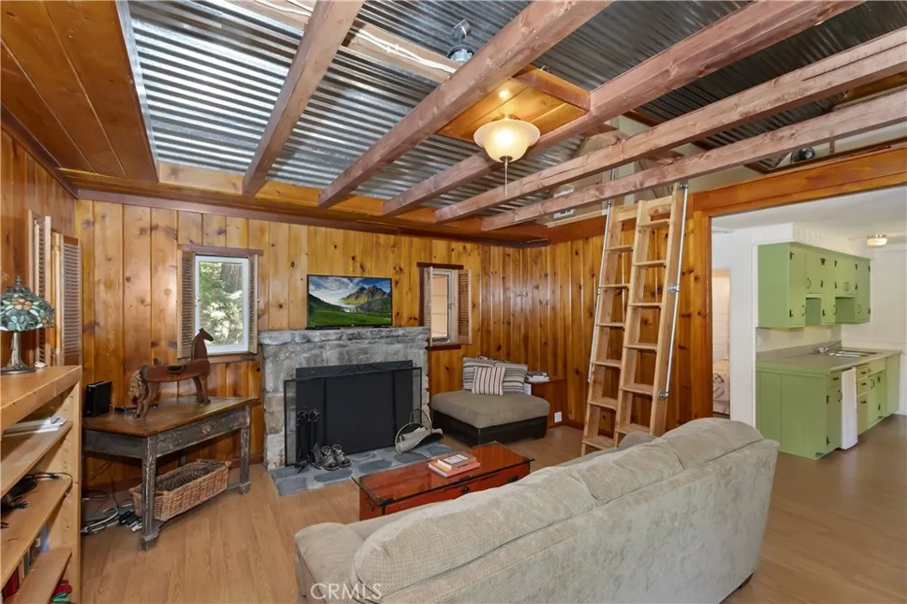 425 Blue Jay Canyon Lake Arrowhead, CA 92317