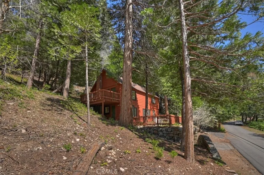 425 Blue Jay Canyon Lake Arrowhead, CA 92317