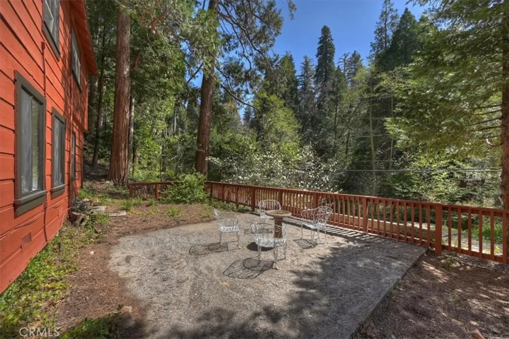 425 Blue Jay Canyon Lake Arrowhead, CA 92317