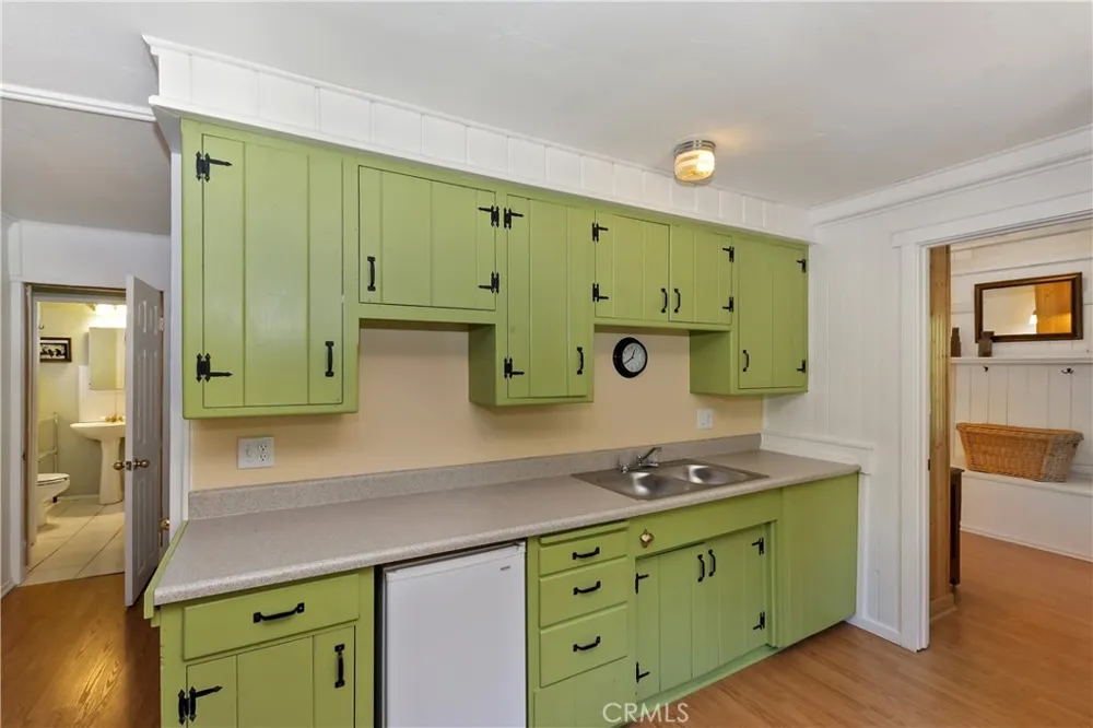 425 Blue Jay Canyon Lake Arrowhead, CA 92317