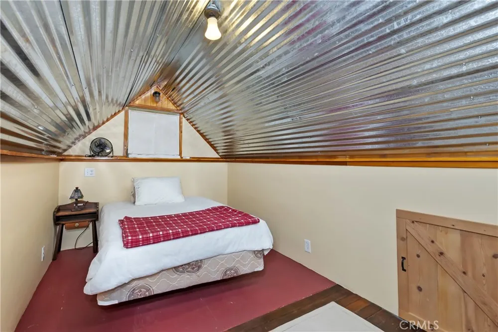 425 Blue Jay Canyon Lake Arrowhead, CA 92317
