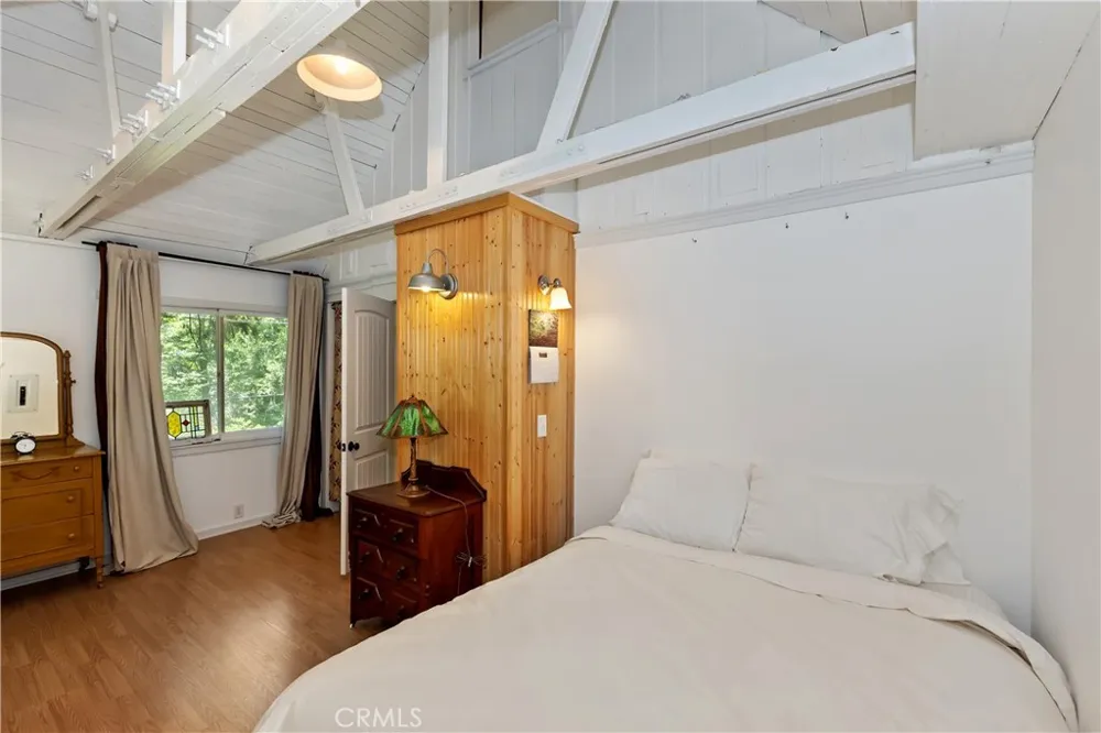 425 Blue Jay Canyon Lake Arrowhead, CA 92317