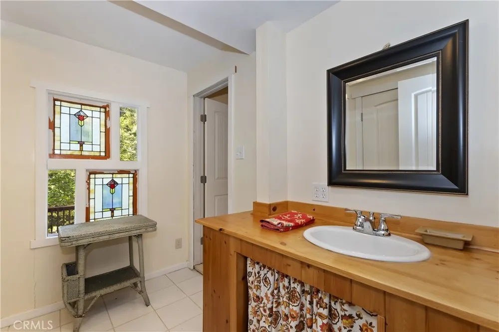 425 Blue Jay Canyon Lake Arrowhead, CA 92317