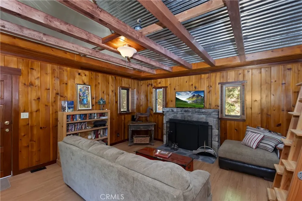 425 Blue Jay Canyon Lake Arrowhead, CA 92317