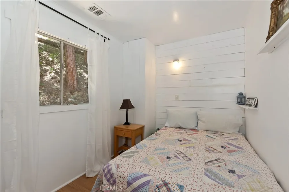 425 Blue Jay Canyon Lake Arrowhead, CA 92317