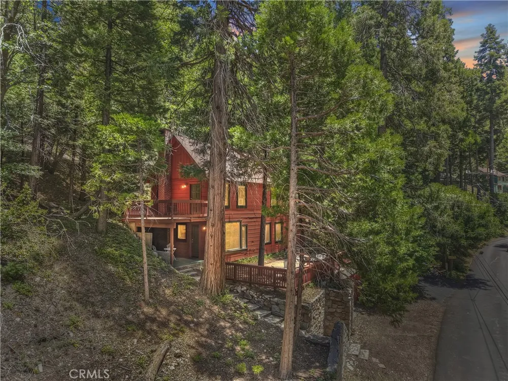 425 Blue Jay Canyon Lake Arrowhead, CA 92317