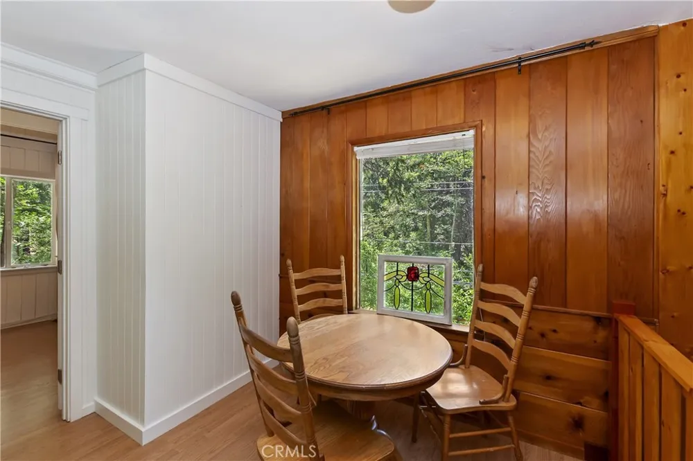 425 Blue Jay Canyon Lake Arrowhead, CA 92317