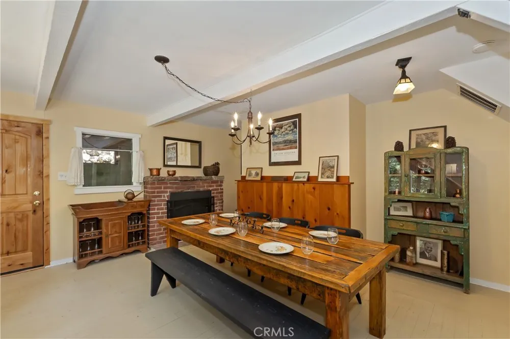 425 Blue Jay Canyon Lake Arrowhead, CA 92317
