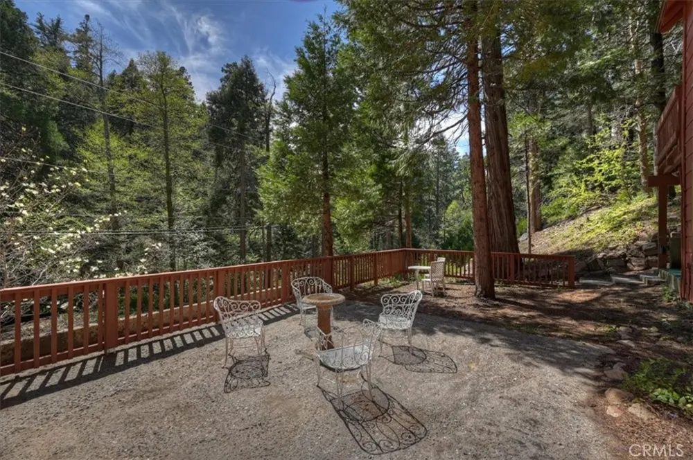 425 Blue Jay Canyon Lake Arrowhead, CA 92317