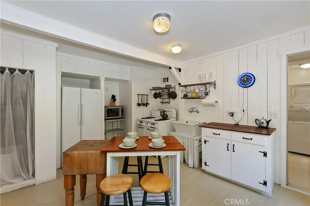 425 Blue Jay Canyon Lake Arrowhead, CA 92317
