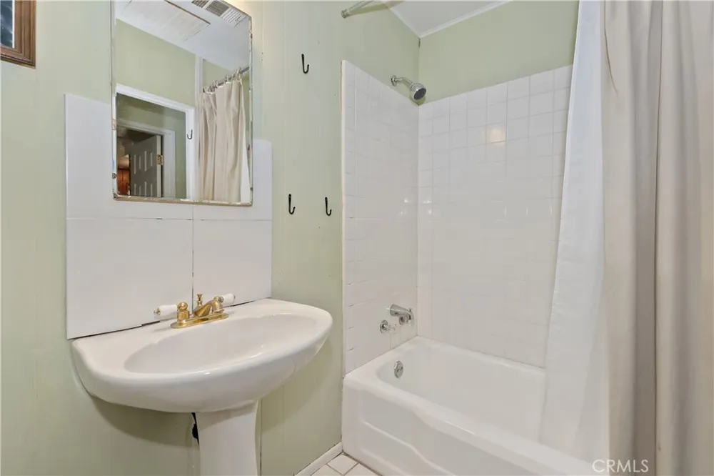 425 Blue Jay Canyon Lake Arrowhead, CA 92317