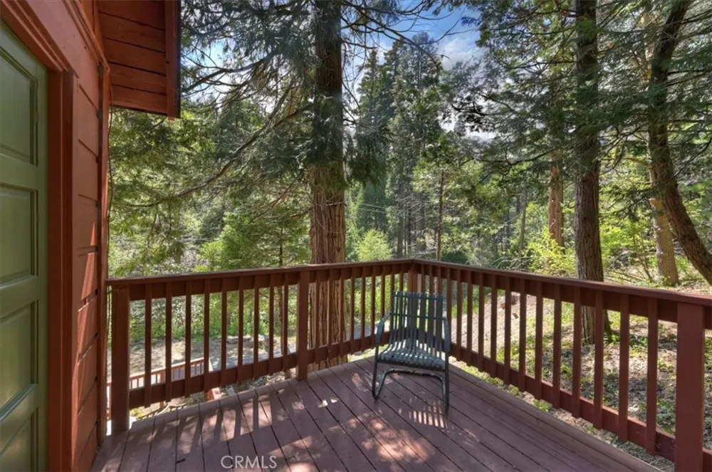 425 Blue Jay Canyon Lake Arrowhead, CA 92317