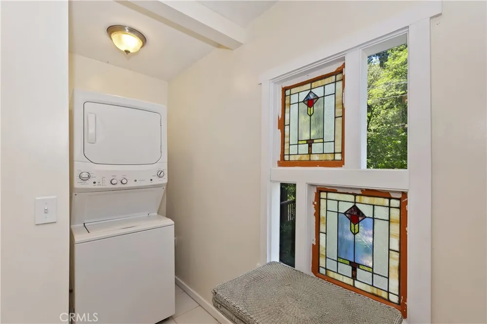 425 Blue Jay Canyon Lake Arrowhead, CA 92317