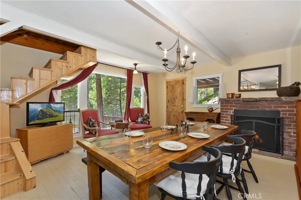 425 Blue Jay Canyon Lake Arrowhead, CA 92317