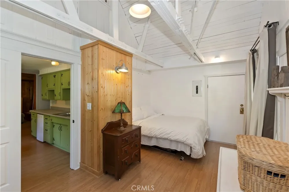 425 Blue Jay Canyon Lake Arrowhead, CA 92317