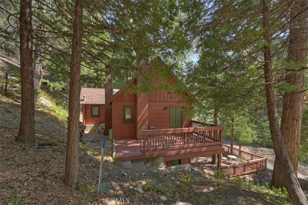 425 Blue Jay Canyon Lake Arrowhead, CA 92317