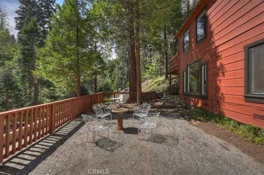 425 Blue Jay Canyon Lake Arrowhead, CA 92317