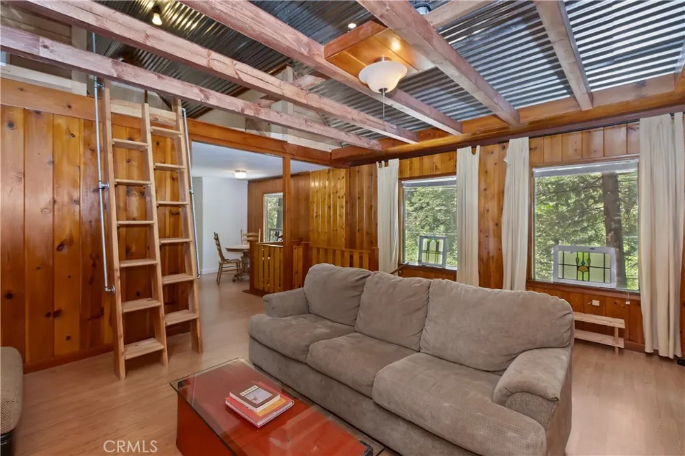 425 Blue Jay Canyon Lake Arrowhead, CA 92317