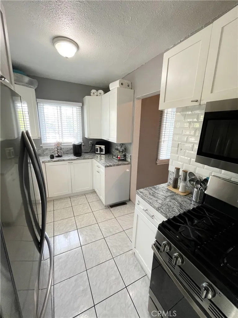 8205 Stanford Los Angeles, CA 90001