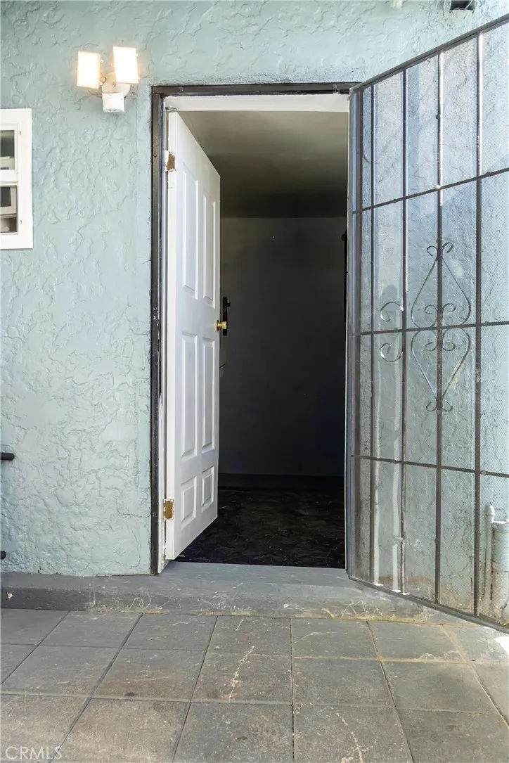 8205 Stanford Los Angeles, CA 90001