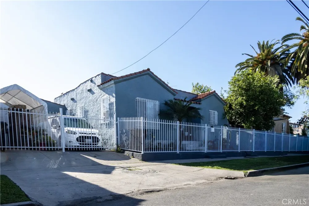 8205 Stanford Los Angeles, CA 90001
