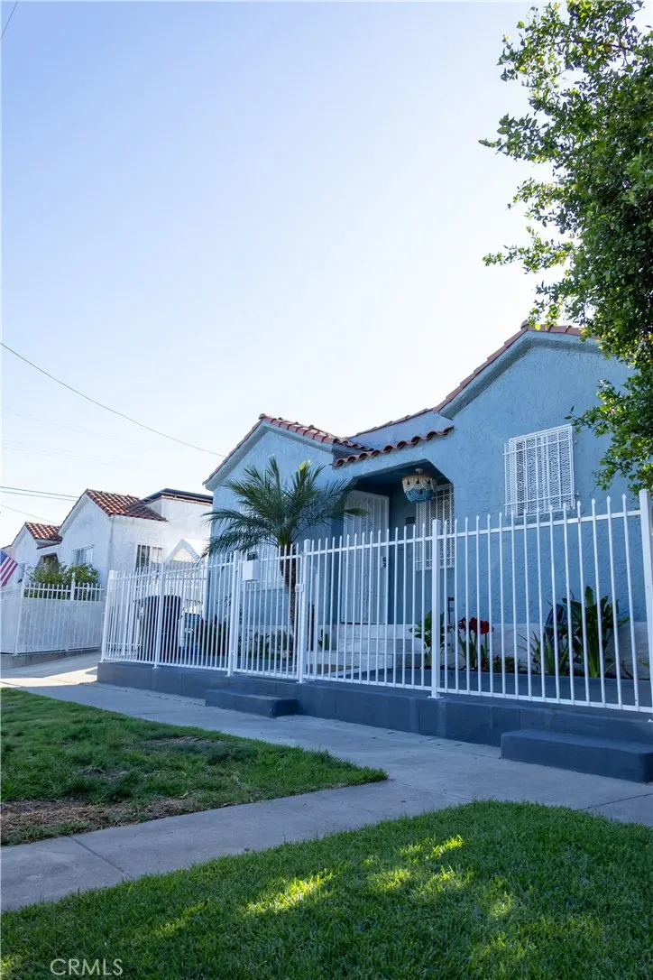 8205 Stanford Los Angeles, CA 90001