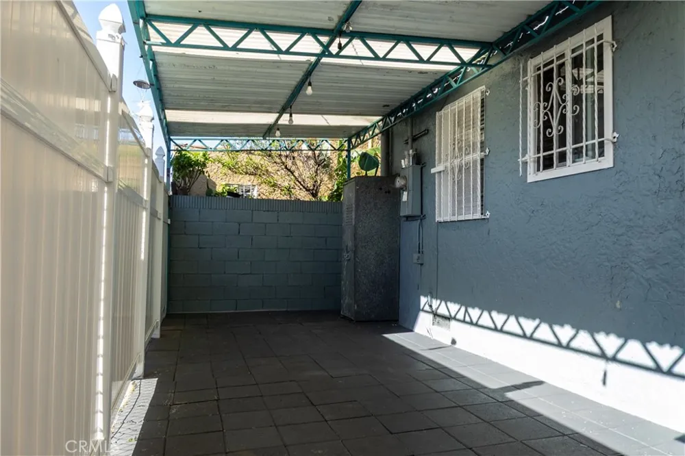 8205 Stanford Los Angeles, CA 90001