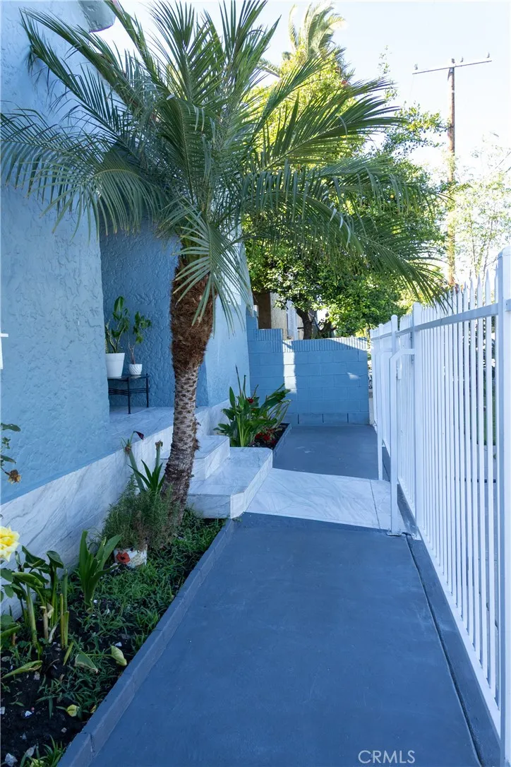 8205 Stanford Los Angeles, CA 90001