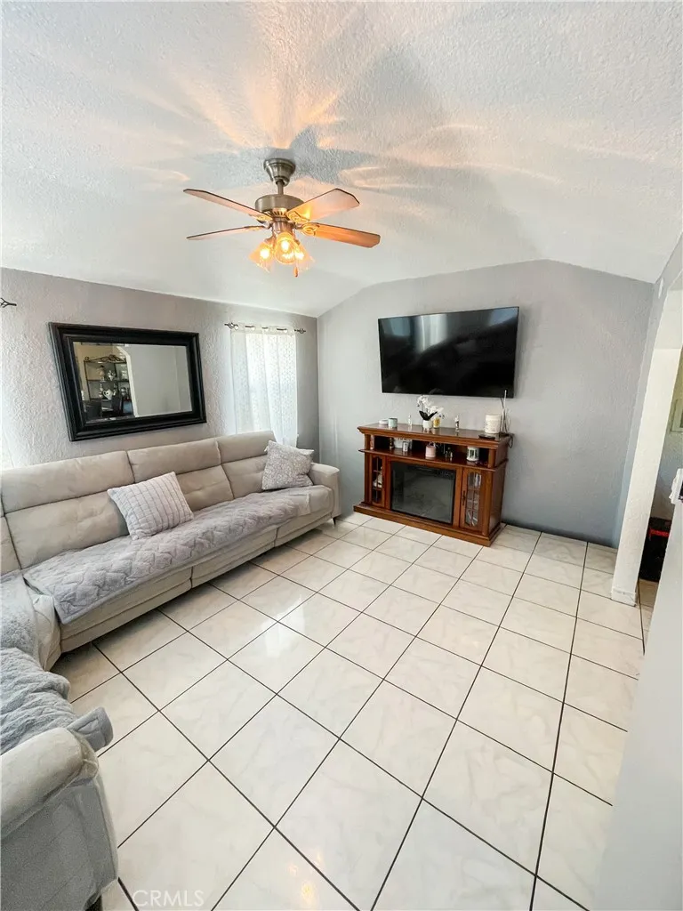 8205 Stanford Los Angeles, CA 90001