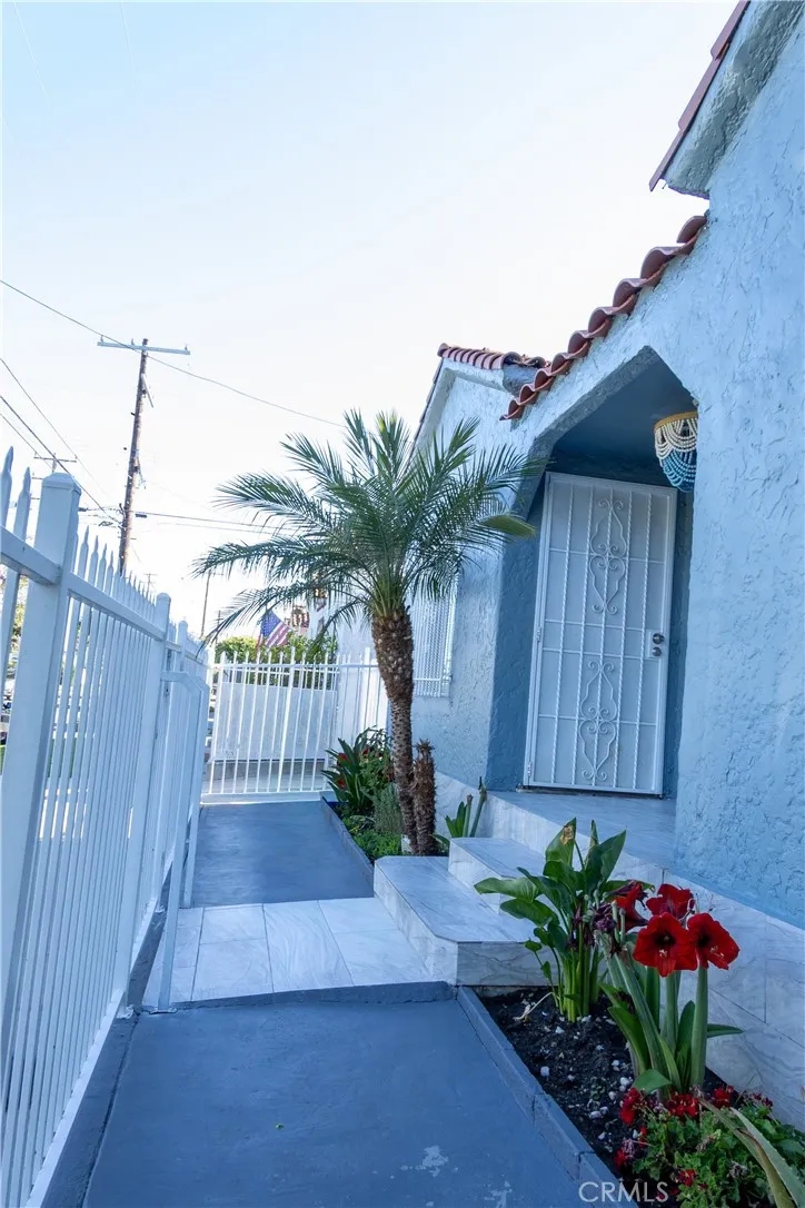 8205 Stanford Los Angeles, CA 90001