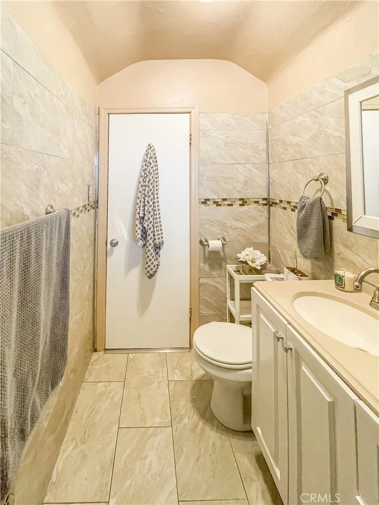 8205 Stanford Los Angeles, CA 90001